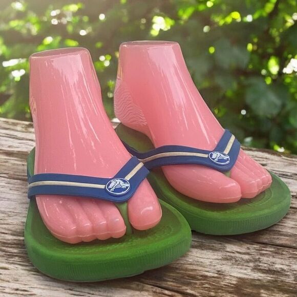 Crocs Neon Green Blue Flip Flop Style Slip-on Shoe Sandal Kids Size 1 - Picture 1 of 8